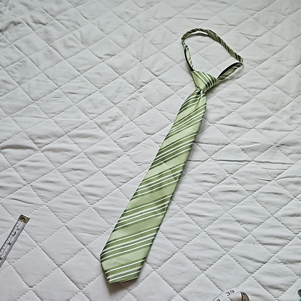 Zip-up boys tie